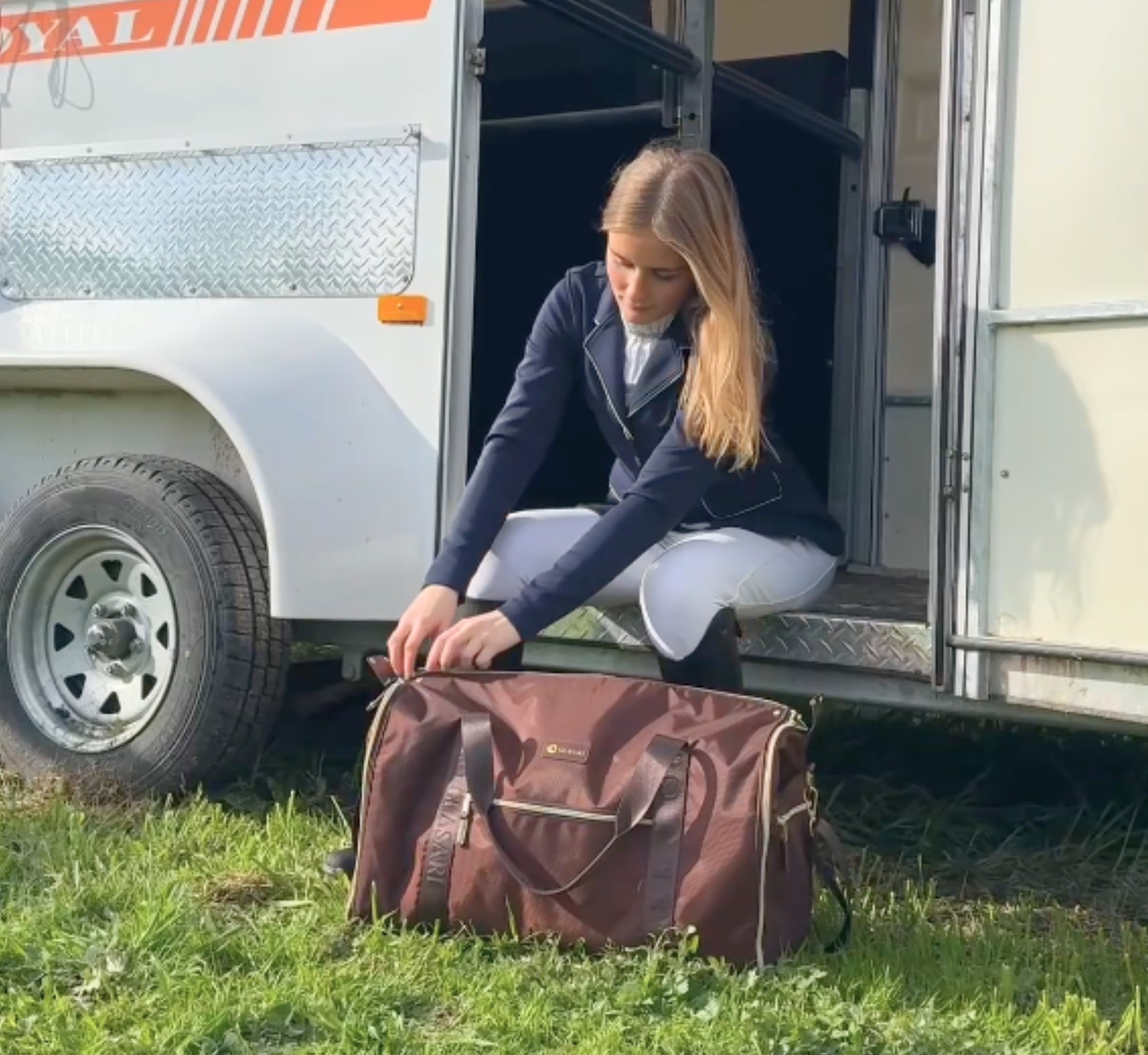 The GLASARI Retreat Duffle